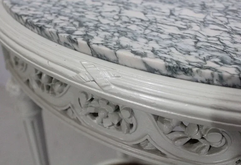 Guéridon en Bois Réchampi et Cannage, style Louis XVI – 1920