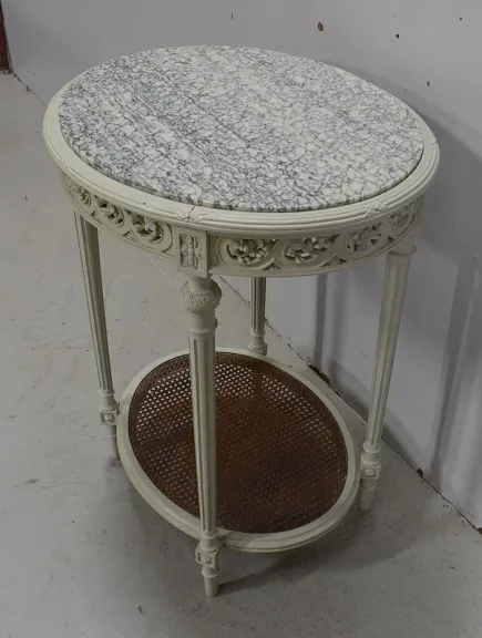 Guéridon en Bois Réchampi et Cannage, style Louis XVI – 1920