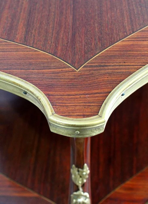 Table à Thé en Marqueterie, style Louis XV – Début XXe
