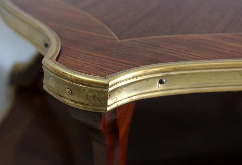 Table à Thé en Marqueterie, style Louis XV – Début XXe