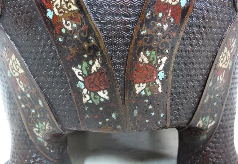 Important Vase Cloisonné en Cuivre, origine Chine – Fin XIXe