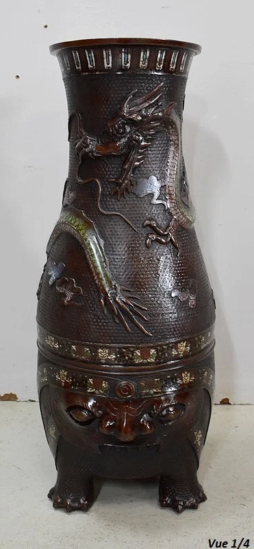 CHINESE VASE