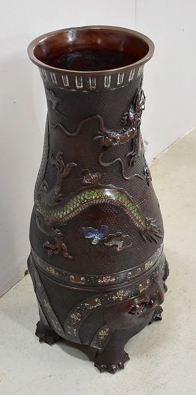 CHINESE VASE
