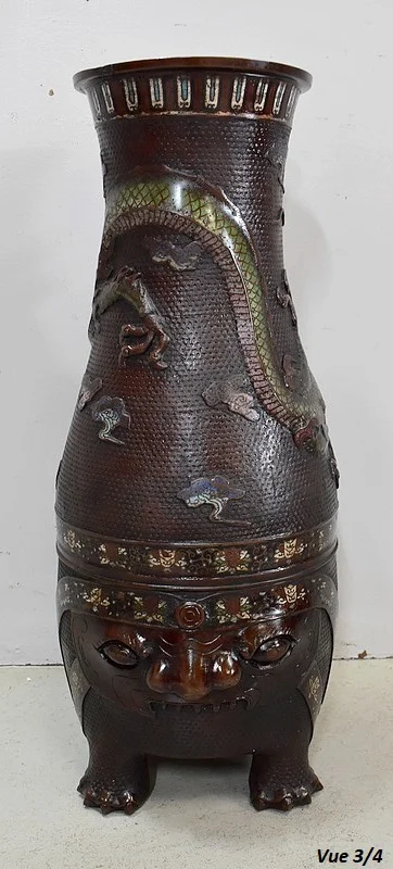 CHINESE VASE
