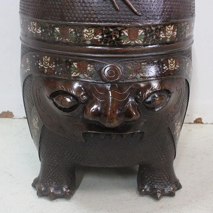 CHINESE VASE