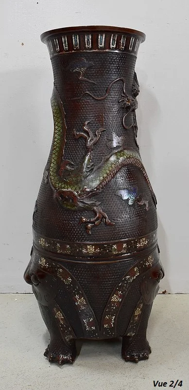 CHINESE VASE