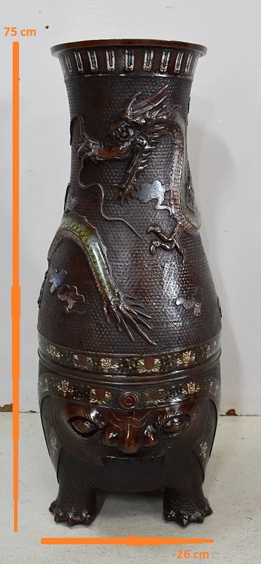 CHINESE VASE