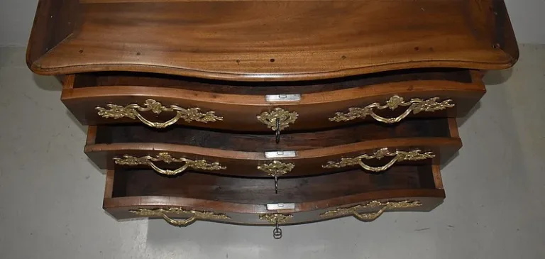 Commode de Port de Propriété, époque Louis XV – Fin XVIIIe