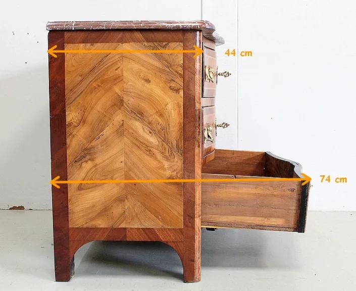 Petite Commode en Bois If et Cormier, style Louis XIV – XVIIIe