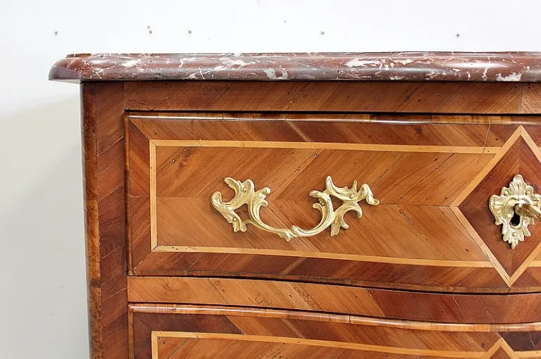 Petite Commode en Bois If et Cormier, style Louis XIV – XVIIIe
