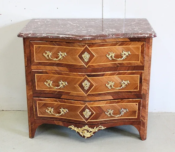 Petite Commode en Bois If et Cormier, style Louis XIV – XVIIIe