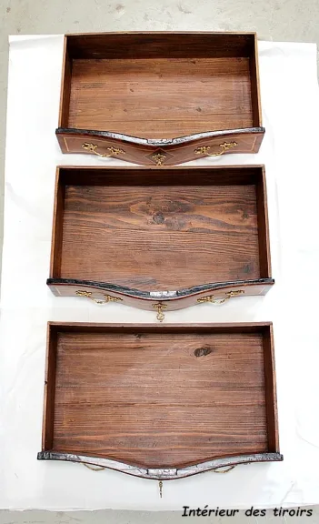 Petite Commode en Bois If et Cormier, style Louis XIV – XVIIIe