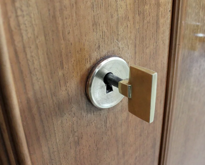Enfilade en Noyer, goût J. Leleu – Milieu XXe