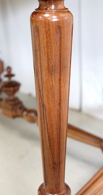 Petite Table Bureau en Noyer massif – 1920