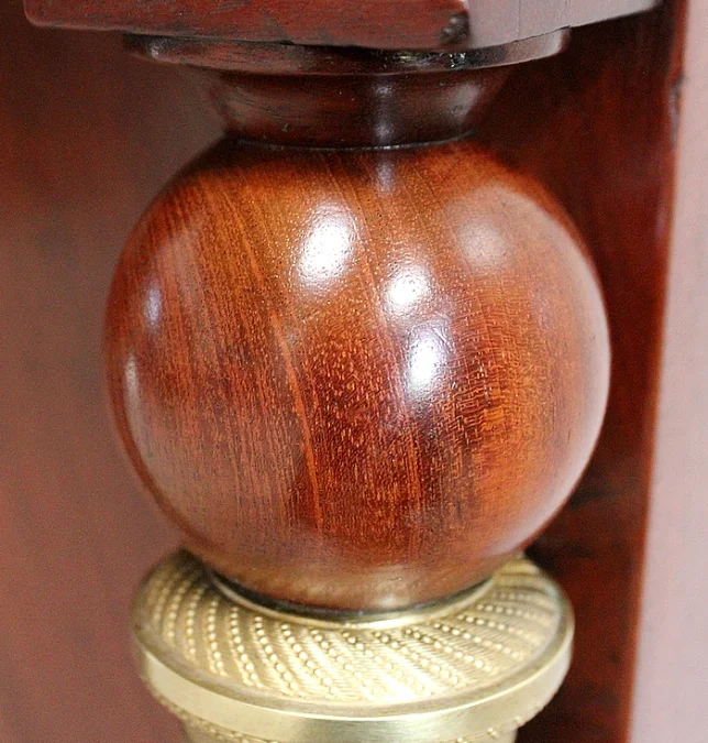 FRANZÖSISCHE REICHZEIT BEDSIDE TABLE