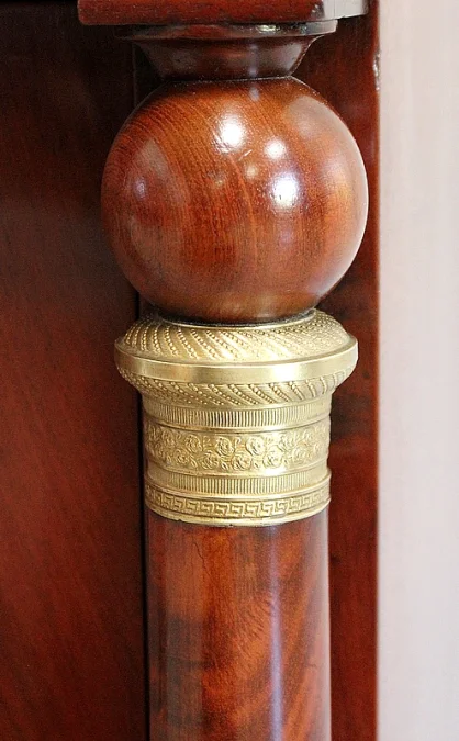 FRANZÖSISCHE REICHZEIT BEDSIDE TABLE