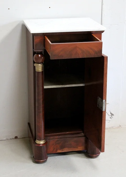 FRANZÖSISCHE REICHZEIT BEDSIDE TABLE