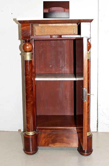 FRANZÖSISCHE REICHZEIT BEDSIDE TABLE