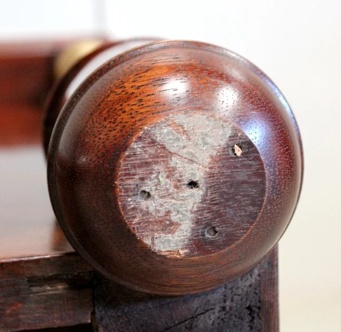 FRANZÖSISCHE REICHZEIT BEDSIDE TABLE