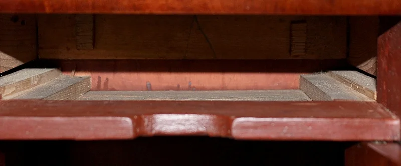 FRANZÖSISCHE REICHZEIT BEDSIDE TABLE