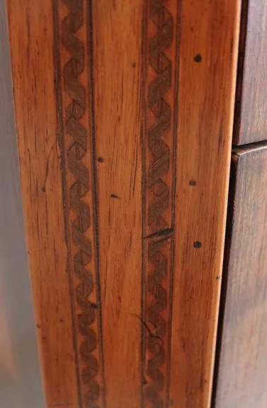 Commode Sauteuse en Bois de Rose et Bois de Violette, Transition Louis XV / Louis XVI – 2ème partie XIXe