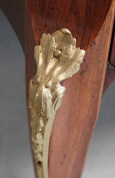 Commode Sauteuse en Bois de Rose et Bois de Violette, Transition Louis XV / Louis XVI – 2ème partie XIXe