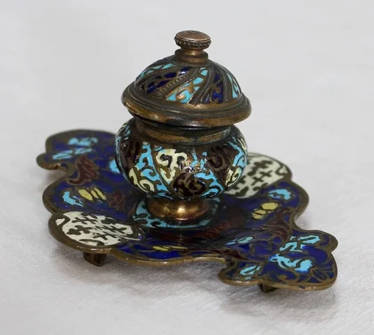 Petit Encrier en Bronze et Émaux Cloisonnés – XIXe