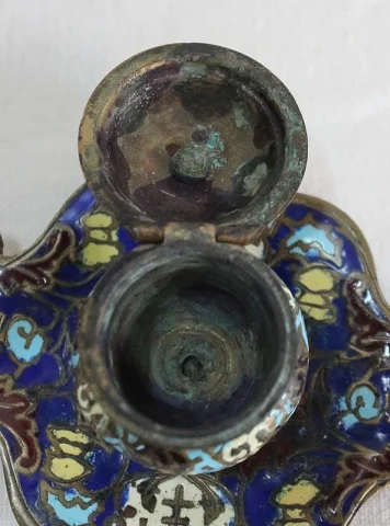 Petit Encrier en Bronze et Émaux Cloisonnés – XIXe