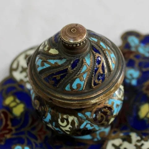 Petit Encrier en Bronze et Émaux Cloisonnés – XIXe