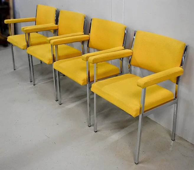 Suite de 4 Fauteuils en Métal Chromé – 1970