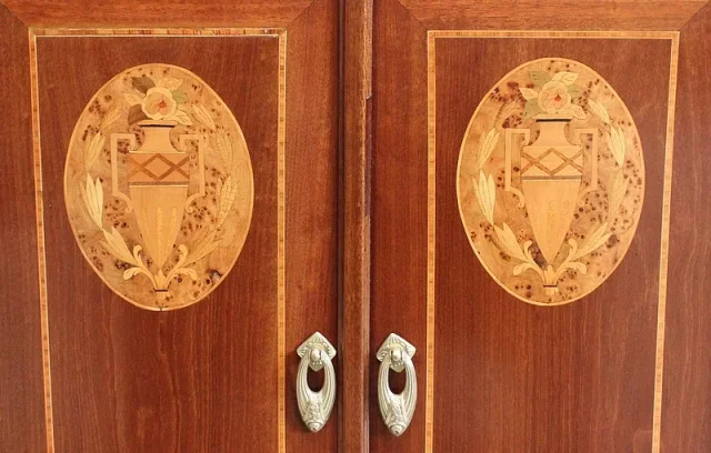 Petit Cabinet en Acajou et Bois Précieux, Époque Art Nouveau – Début XXe