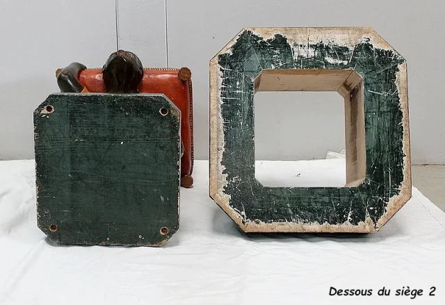 PAIR OF VENITIAN SEATS