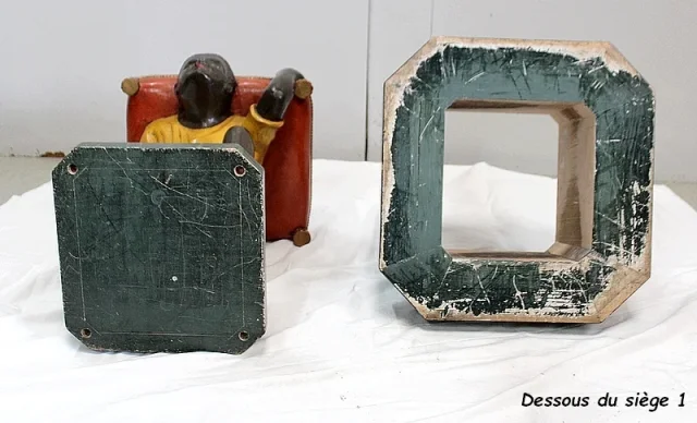 PAIR OF VENITIAN SEATS