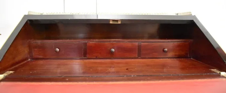 Petit Bureau de Pente en Poirier Noirci, époque Napoléon III – Début XIXe