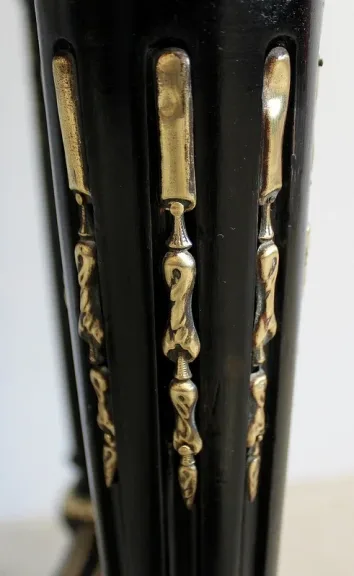 Petit Bureau de Pente en Poirier Noirci, époque Napoléon III – Début XIXe