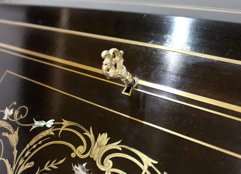Petit Bureau de Pente en Poirier Noirci, époque Napoléon III – Début XIXe