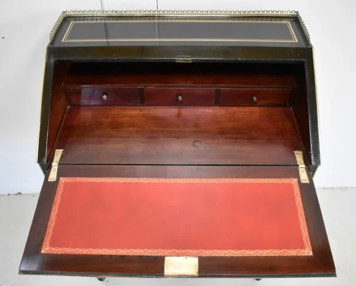 Petit Bureau de Pente en Poirier Noirci, époque Napoléon III – Début XIXe