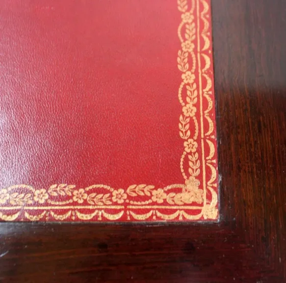 Petit Bureau de Pente en Poirier Noirci, époque Napoléon III – Début XIXe