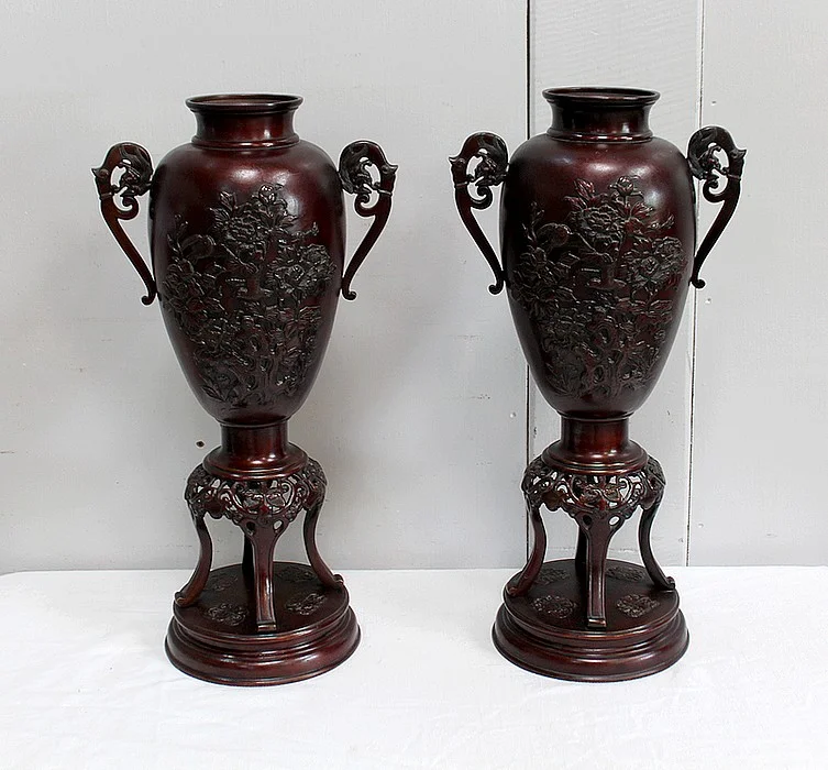 Paire de Hauts Vases en Bronze, Origine Chine – Fin XIXe