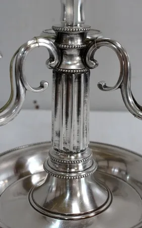 Importante Lampe Bouillotte en Métal Argenté, goût Louis XVI – Fin XIXe