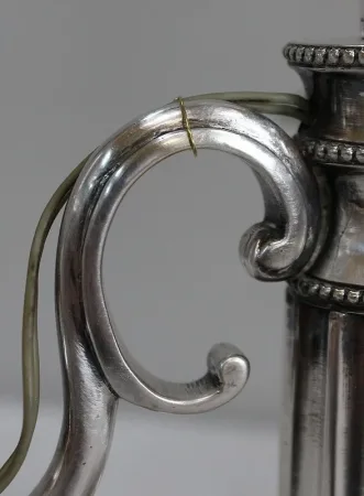 Importante Lampe Bouillotte en Métal Argenté, goût Louis XVI – Fin XIXe