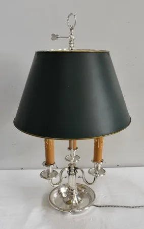 Importante Lampe Bouillotte en Métal Argenté, goût Louis XVI – Fin XIXe