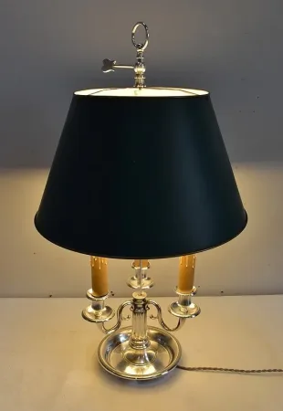 Importante Lampe Bouillotte en Métal Argenté, goût Louis XVI – Fin XIXe