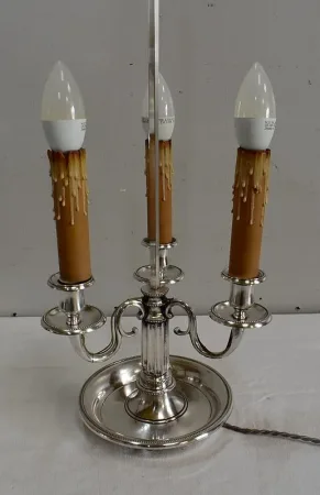 Importante Lampe Bouillotte en Métal Argenté, goût Louis XVI – Fin XIXe