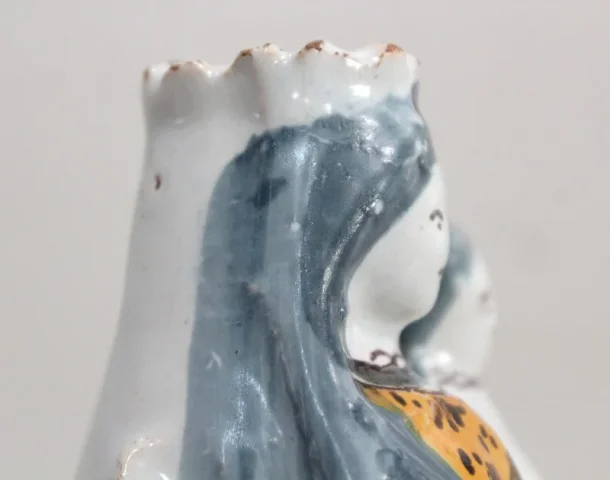 FAIENCE STATUETTE DER JUNGFRAU MARIA 18. JAHRHUNDERT