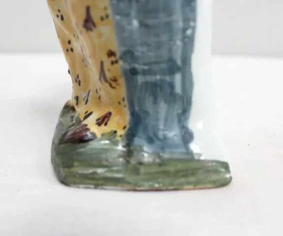 FAIENCE STATUETTE DER JUNGFRAU MARIA 18. JAHRHUNDERT