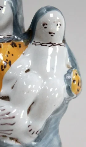FAIENCE STATUETTE DER JUNGFRAU MARIA 18. JAHRHUNDERT