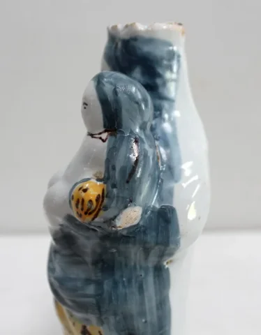 FAIENCE STATUETTE DER JUNGFRAU MARIA 18. JAHRHUNDERT