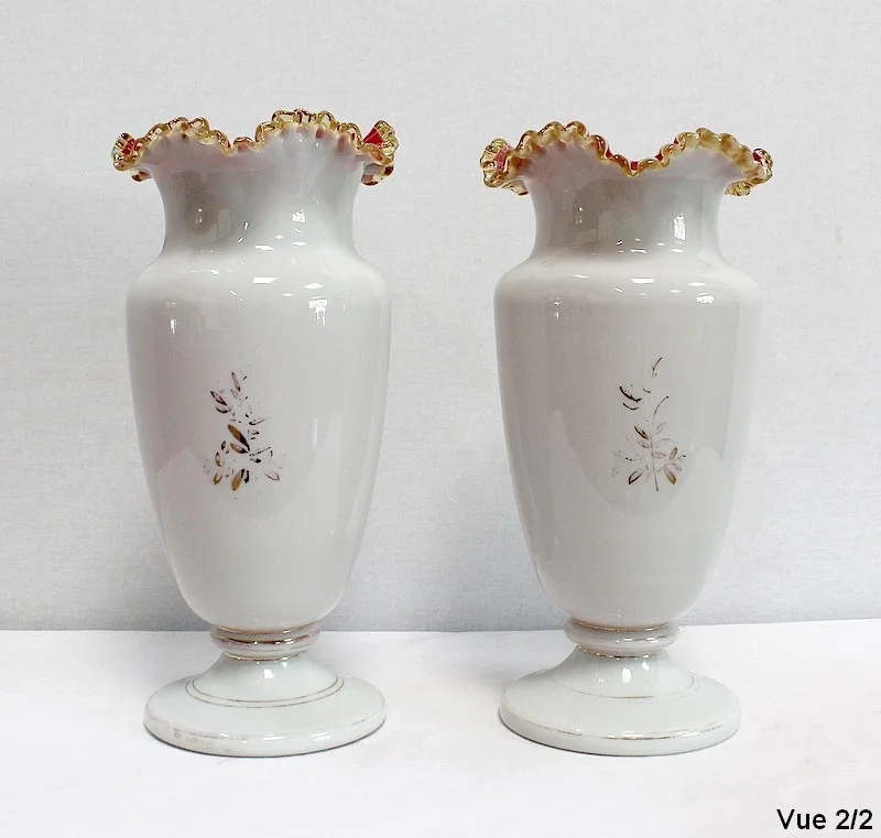 大きな磁器の花瓶のペア