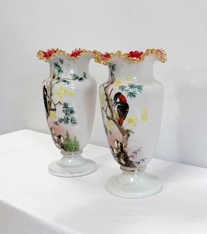 大きな磁器の花瓶のペア